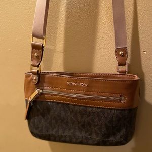 Micheal Kors cross body bag